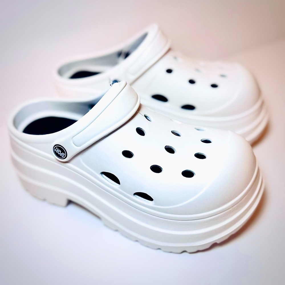 Trendy White Platform Clogs Size US 8.5-9.5 | EU 40-41 | NWT